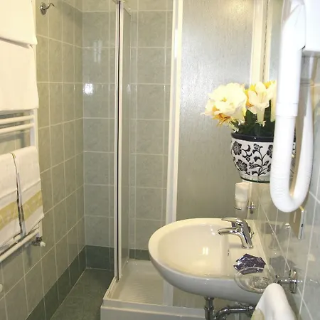 Eden Hotell 3*