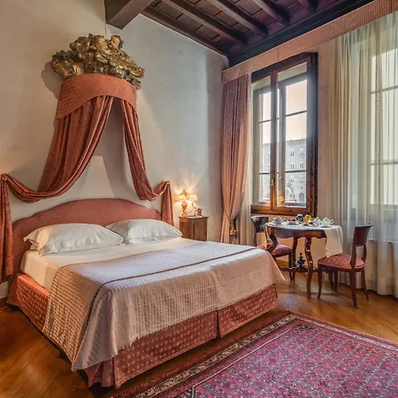 לינה וארוחת בוקר Residenza D'epoca In Piazza Della Signoria 2*