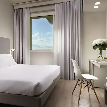Glance In Hotel