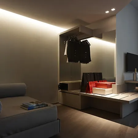 Glance In Hotel 4*