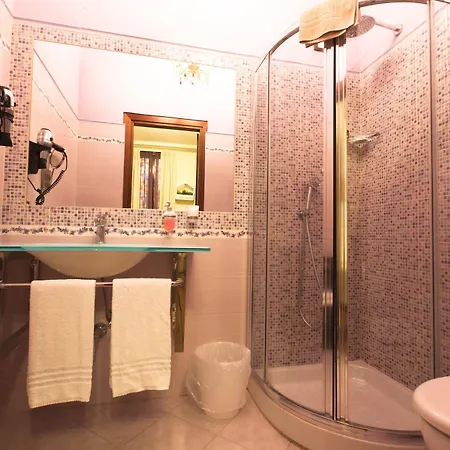 Ester Hotel 3*