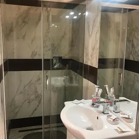 Elegante E Spazioso Bilocale In Zona Certosa