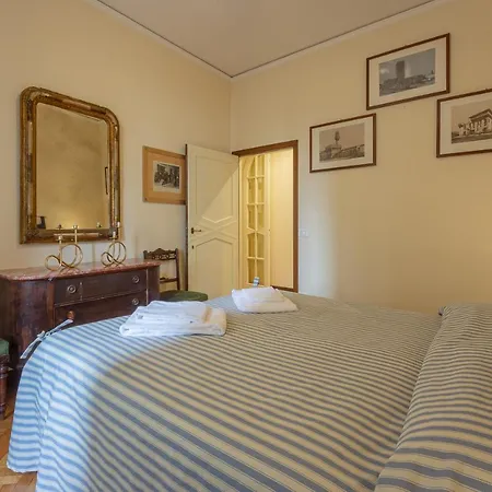 Ponte Vecchio Luxury Ii Apartment