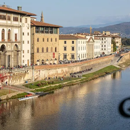 Ponte Vecchio 3 Bedroom Appartamento