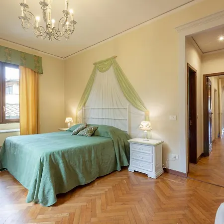 Ponte Vecchio Luxury Ii Apartment