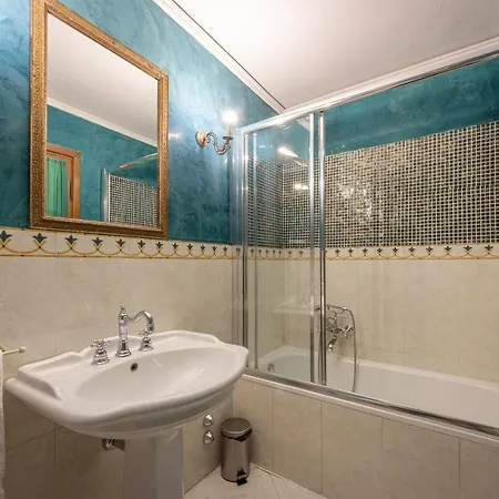Ponte Vecchio Luxury Ii Apartment