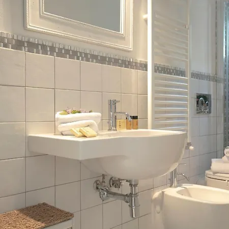 Appartamento Roommo Viuzzo Delle Canne Firenze