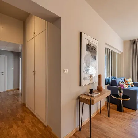 - Santo Stefano's Mirror Apartment *