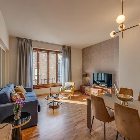 - Santo Stefano's Mirror Apartment