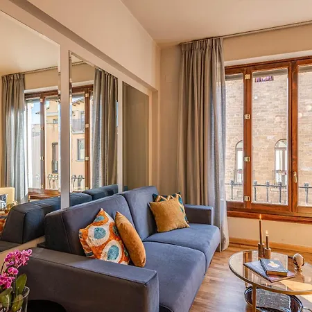 - Santo Stefano's Mirror Apartment *