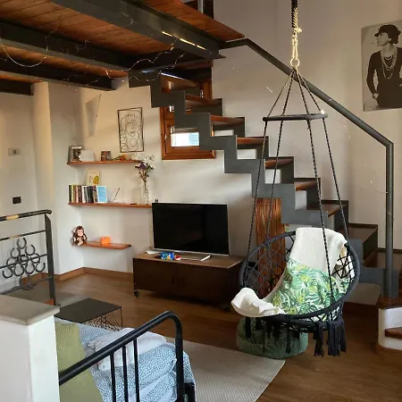 Apartment La Casa Dell'arte E Della Moda. *
