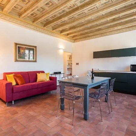 Santa Croce Palace By Mmega Apartment
