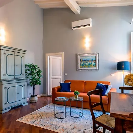 Genteel Piazza Pitti Apartment