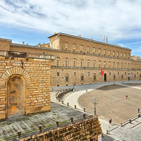 Genteel Piazza Pitti *