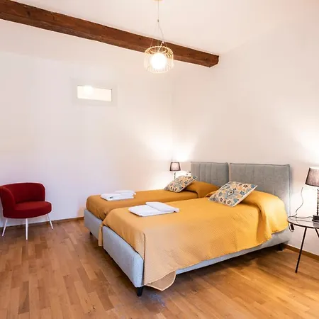 Santa Croce Palace By Mmega Apartment