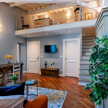 Genteel Piazza Pitti Apartment Florence