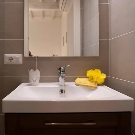32 Nero - San Niccolo Apartment