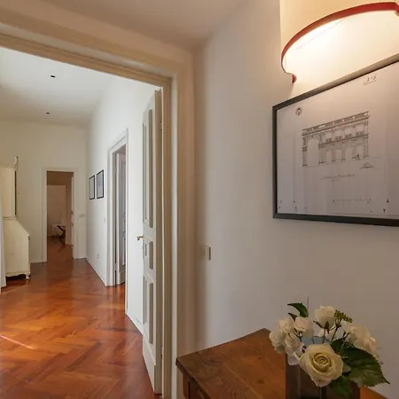 Seta Spacious Next To The Duomo Apartment Florence