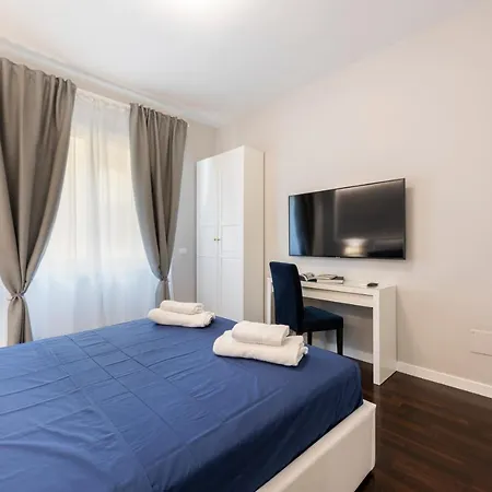Ponte Vecchio Deluxe Apartment *