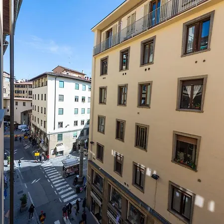 Ponte Vecchio Deluxe Apartment