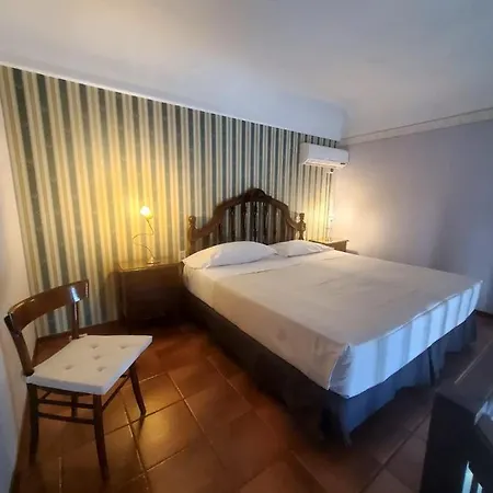 Fedora Hotel 2*