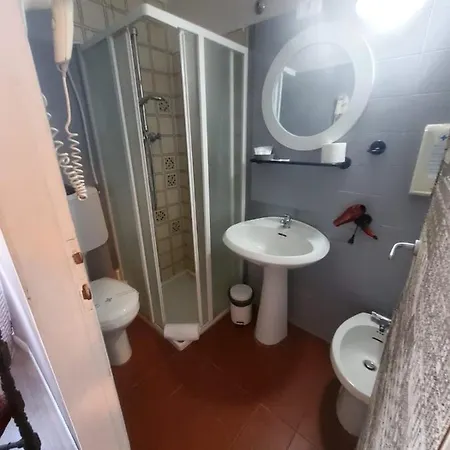 Fedora Hotel 2*