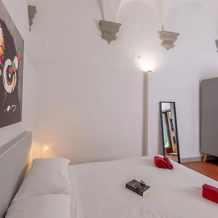 Ground Floor With Patio-ghibellina 65 Appartement
