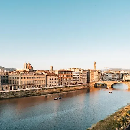 La Terrazza Sull'arno Apartment *