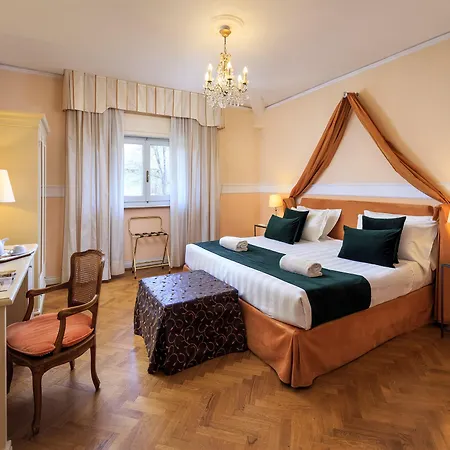 Carlotta 4*