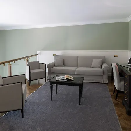 Plaza Lucchesi Hotel 4*