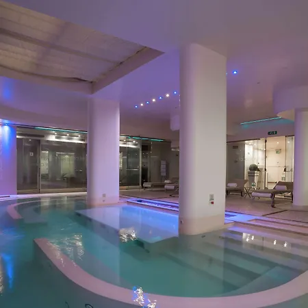 Hilton Metropole Hotel 4*