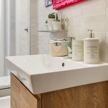 Elle Apartment *