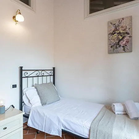 Palazzo Ghibellina By In *