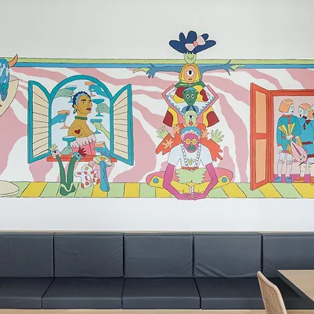 Yellowsquare Hostel *