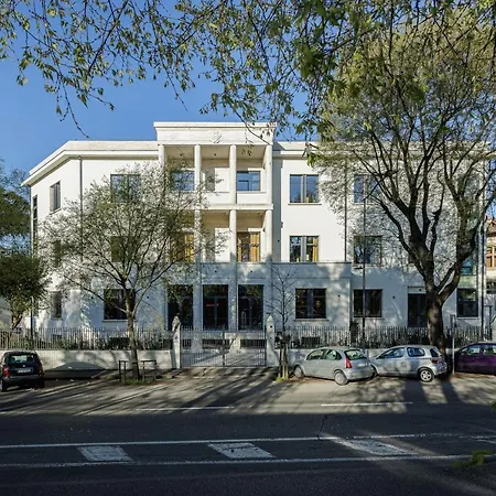 Yellowsquare Hostel
