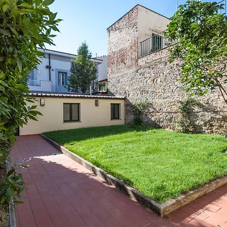 Dimora San Frediano, Oltrarno's Gem With Patio *