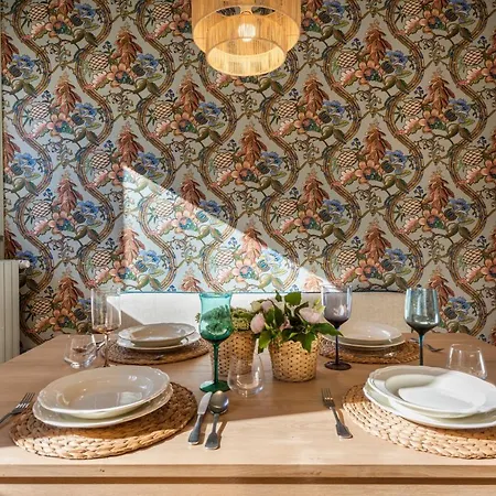 Dimora San Frediano, Oltrarno's Gem With Patio Apartment