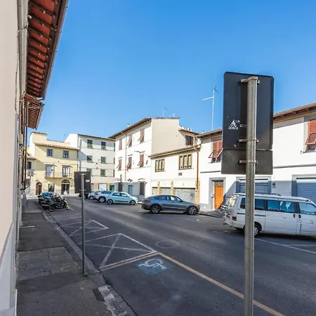 Dimora San Frediano, Oltrarno's Gem With Patio Florence