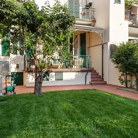 Dimora San Frediano, Oltrarno's Gem With Patio Florence