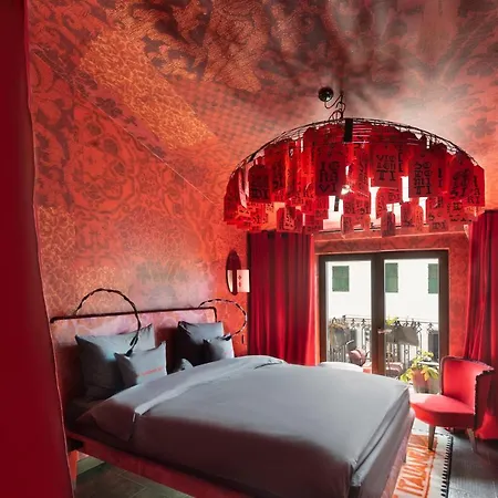 25hours Piazza San Paolino 4*