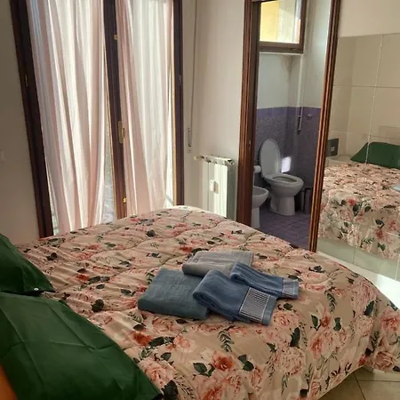 Golden Lungarno River Apartment