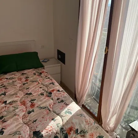Golden Lungarno River Apartment