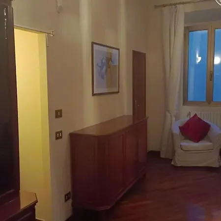 Rosso Fiorentino Apartment