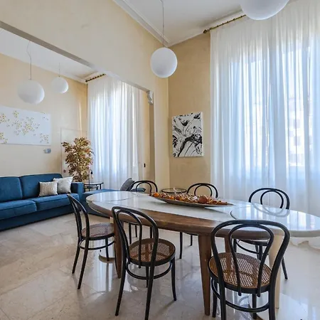The Art Gallery Apartment *