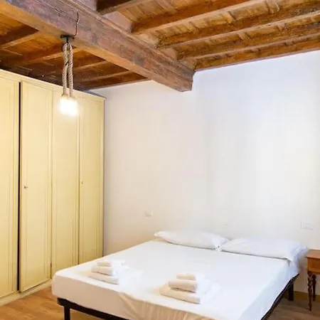 Sweet Near Piazza Pitti Apartment