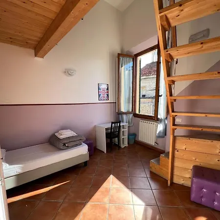 Emerald Palace Hostel *