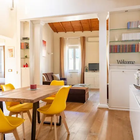 Modern, Bright Near Boboli Gardens & Santo Spirito - Homeunity Firenze