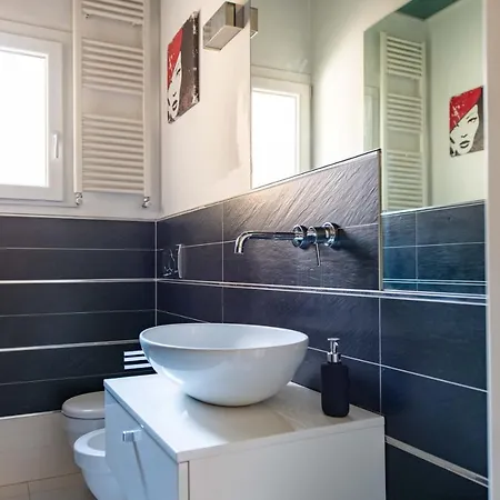 Modern, Bright Near Boboli Gardens & Santo Spirito - Homeunity *