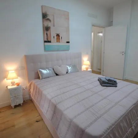 Charlotte M. - - Novoli Apartment *