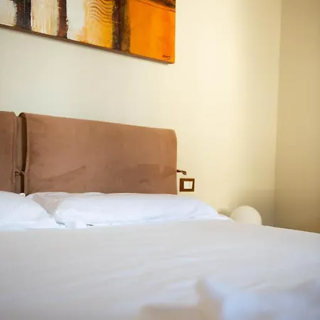 Modern, Bright Near Boboli Gardens & Santo Spirito - Homeunity Florence